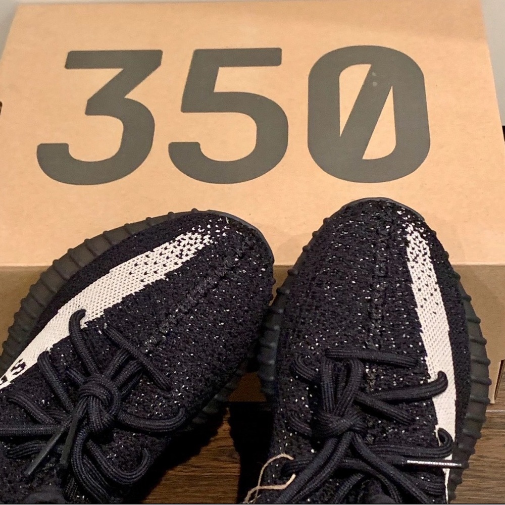 ✨Host pick✨Adidas Yeezy Boost 350 V2  ( less wear) with Excellent Condition